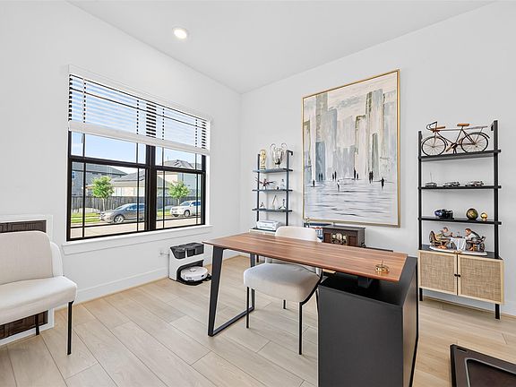 5th image of 9623 Lakeside Arbor Way