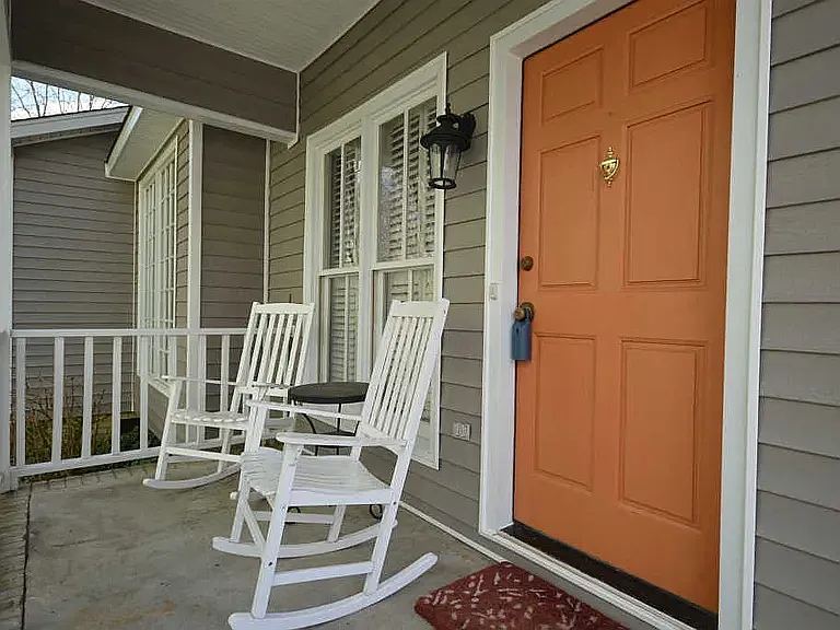 121 Ashley Ct — Photo 2