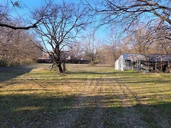 3rd image of 739 Chalk Hill Ln