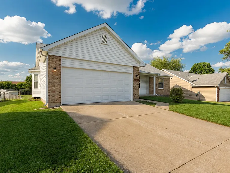 429 Slusser Ln — Photo 2