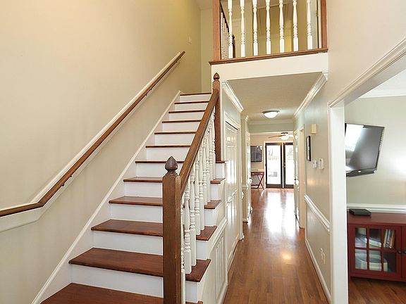 4th image of 1413 Morningsdale Dr