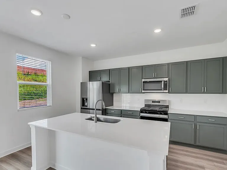 168 E Millbrook Dr — Photo 8