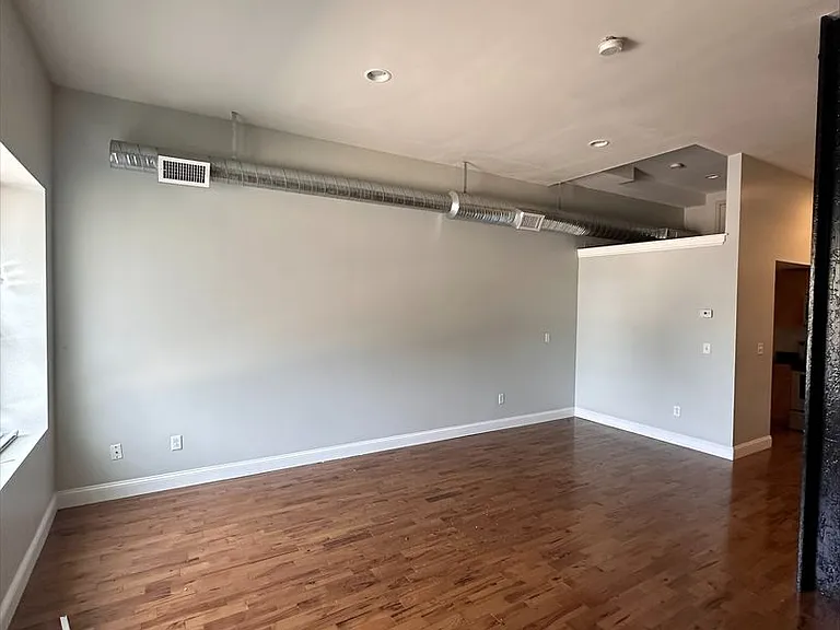 26 Portland St — Photo 12