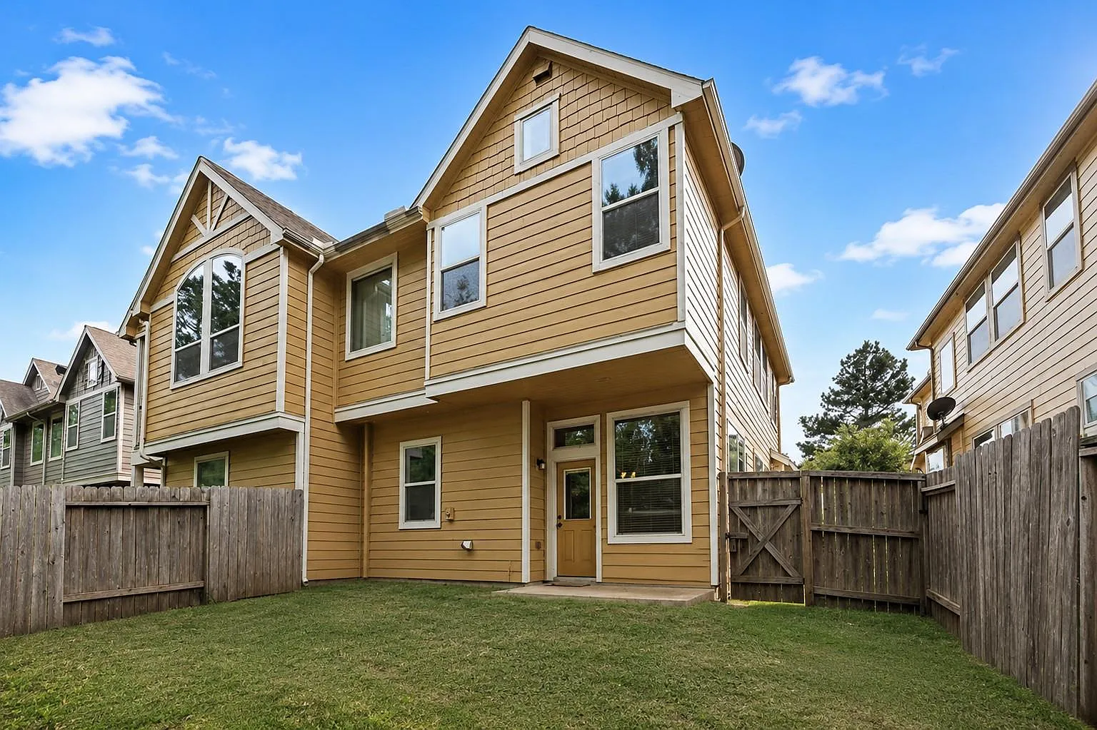 3 bed, 2.5 bath, 1763 sqft, $2,000 — Photo 3