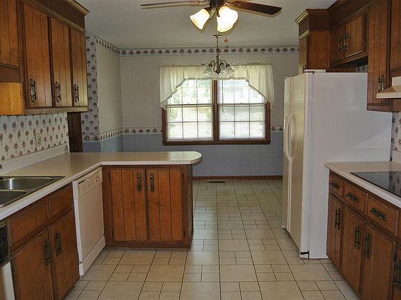 3rd image of 269 Fairway Dr