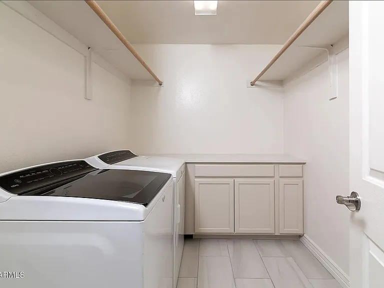 2907 S Elm St — Photo 11
