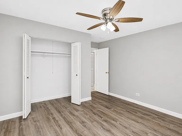 110 Beverly Ct — Photo 16