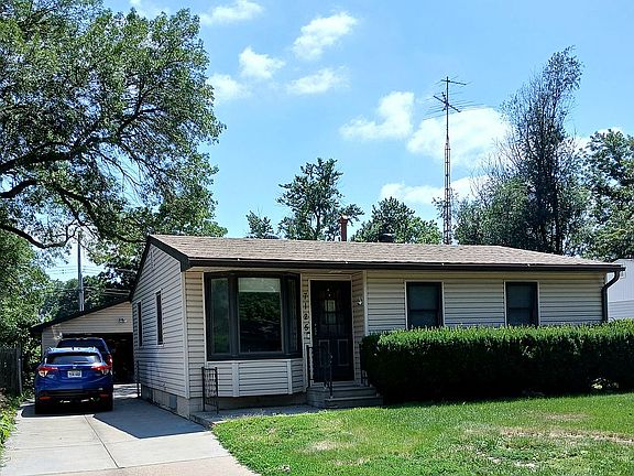 3rd image of 7125 Holdrege St