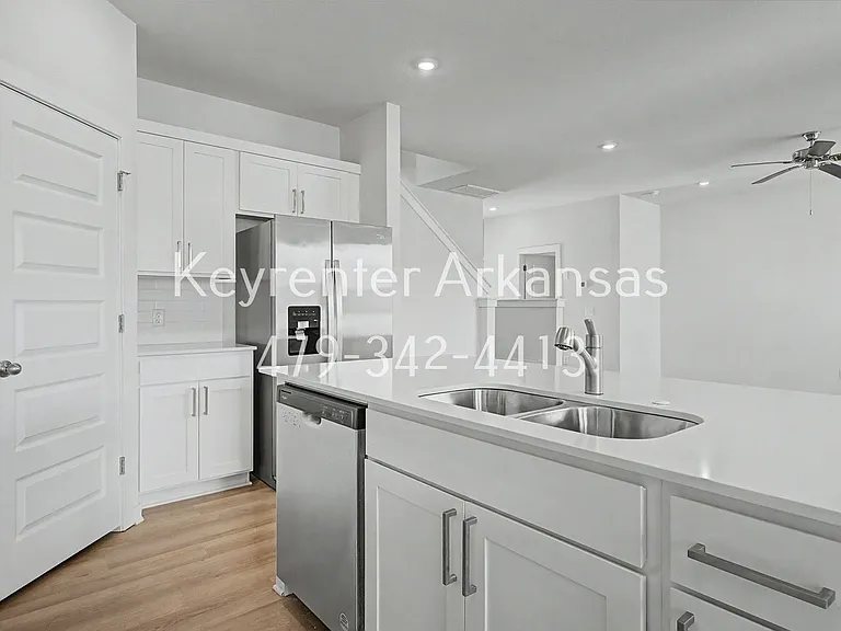 4808 Planetree St — Photo 6