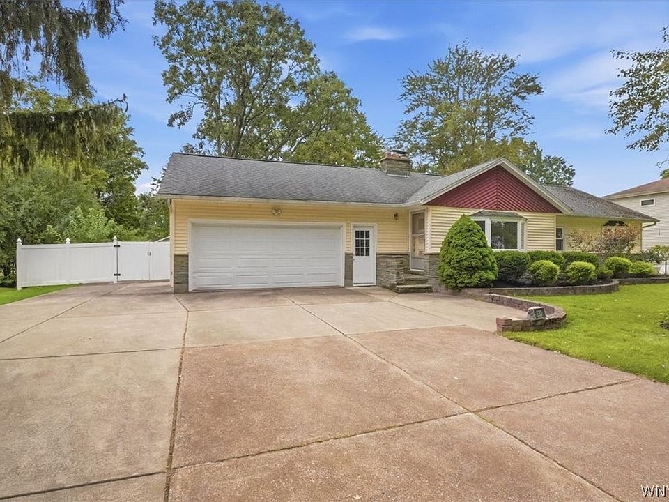 1st image of 930 Elliott Dr