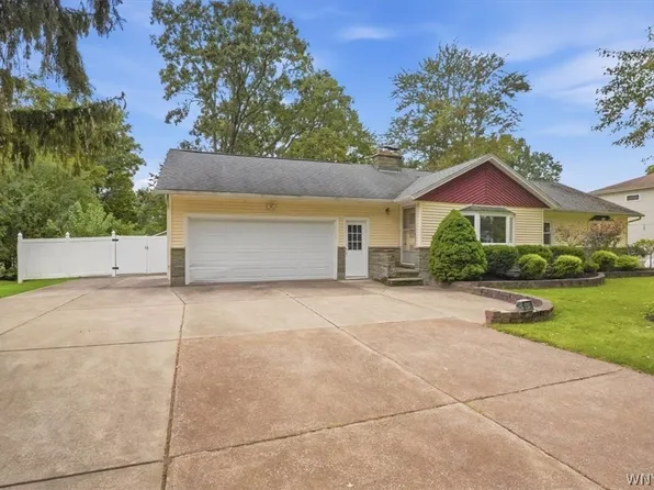 930 Elliott Dr, Lewiston, NY 14092