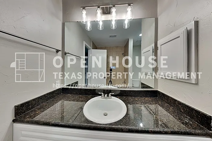 1319 Colony Ct — Photo 16