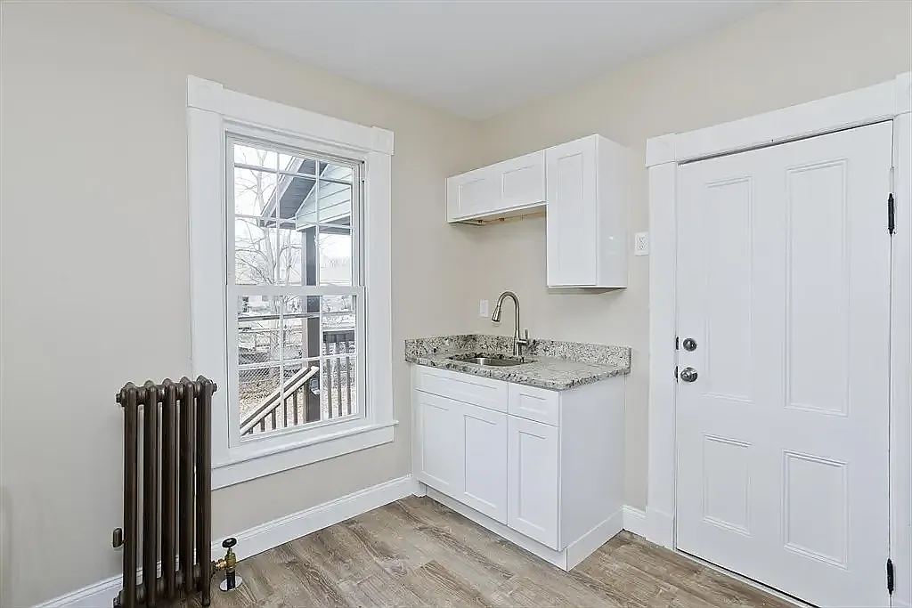 3 bed, 1048 sqft, $1,800 — Photo 4