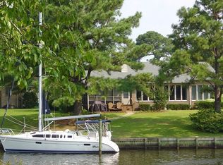 6101 Schooner Ct, New Bern, NC 28560