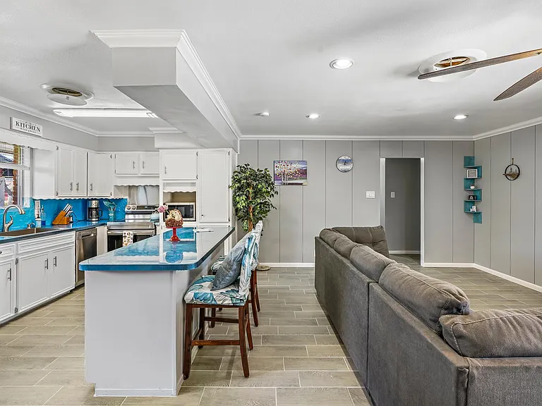 1642 W Manor Dr — Photo 15