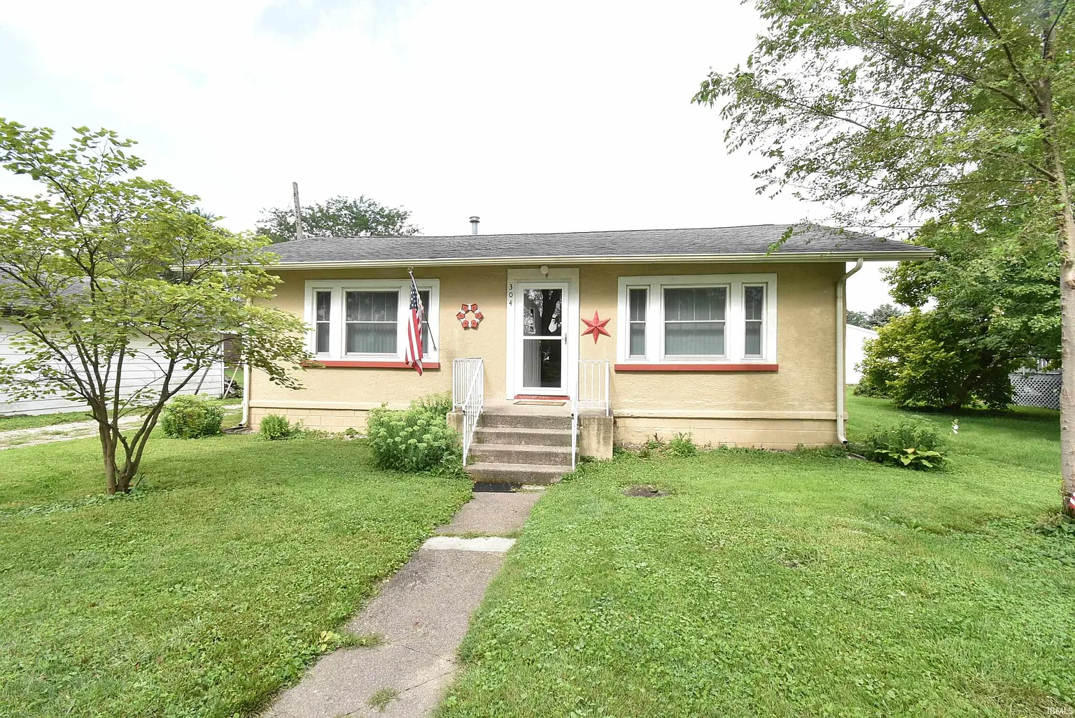 304 N Madison Ave photo 1