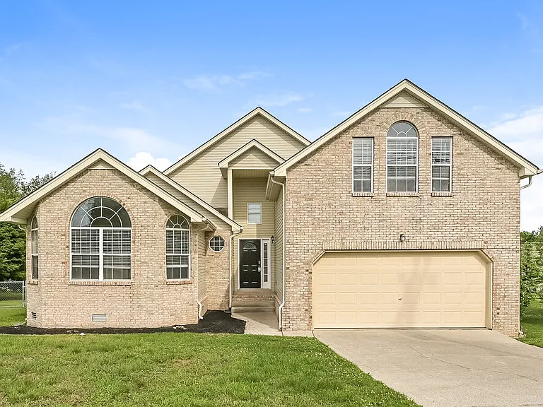 239 Heritage Cir E — Photo 1