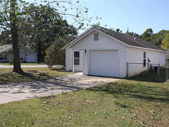 2nd image of 1529 Brooke Lynn Dr