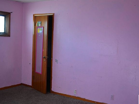 4th image of 414 E 31st St