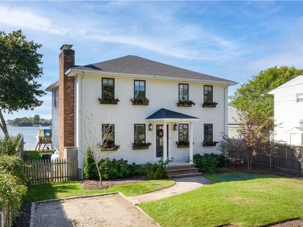 5 Seaconnet Ave, Portsmouth, RI 02871