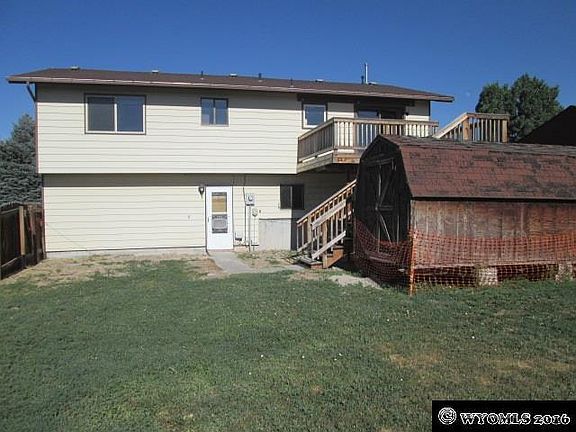 3rd image of 916 N Forest Dr