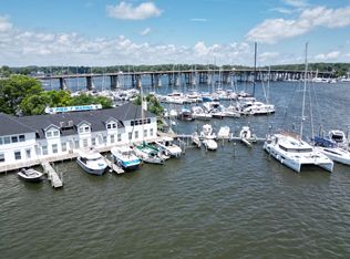 48 S River Rd S #201, Edgewater, MD 21037