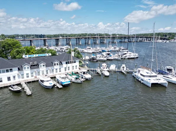 48 S River Rd S #201, Edgewater, MD 21037