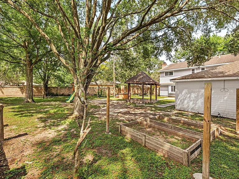 2114 Briargreen Dr — Photo 38