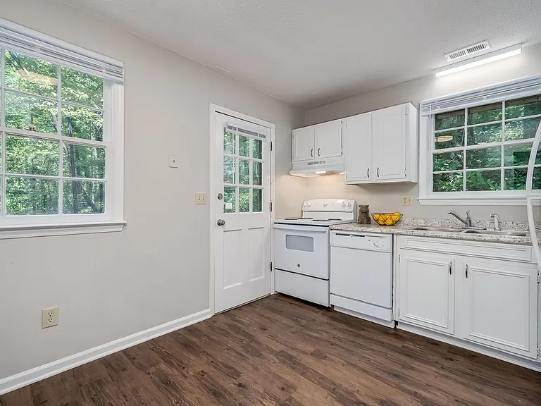 1417 Onslow Rd — Photo 4