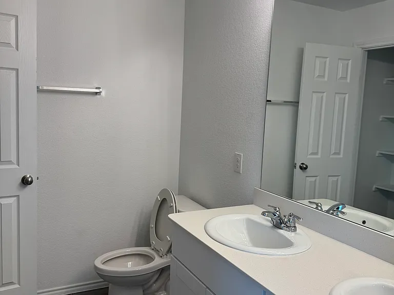 528 Lake Erie Dr — Photo 26