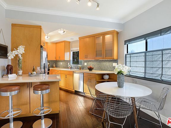 4th image of 832 Palm Ave APT 105