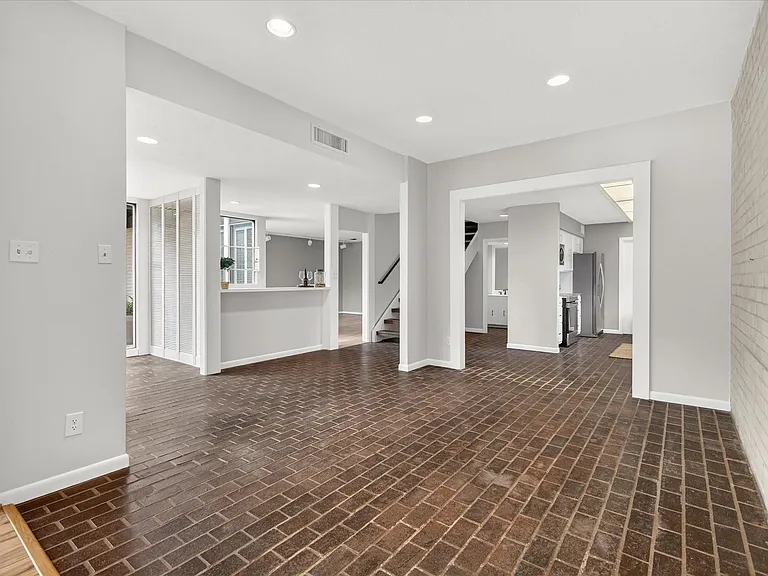 147 Valley Dr — Photo 14