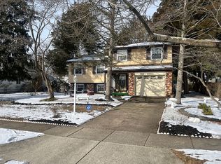 12 Oak Dr, Stratford, NJ 08084