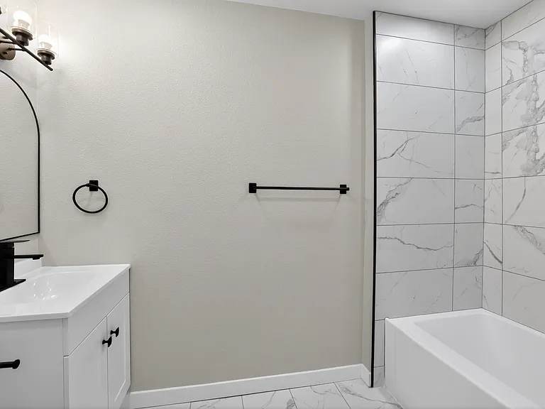2404 Bloyd St — Photo 20
