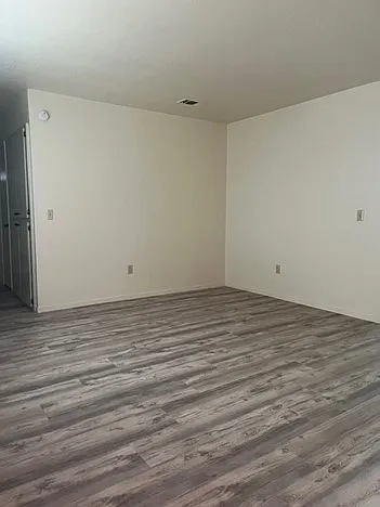 2 bed, 750 sqft, $2,200 — Photo 4