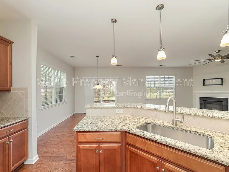 7922 Kelburn Ln — Photo 13