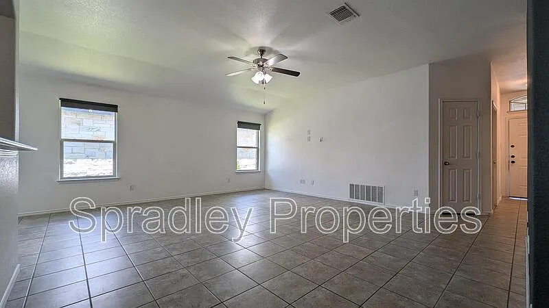 3 bed, 2.0 bath, 1681 sqft, $1,825 — Photo 2