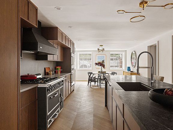 4th image of 436 W 20th St