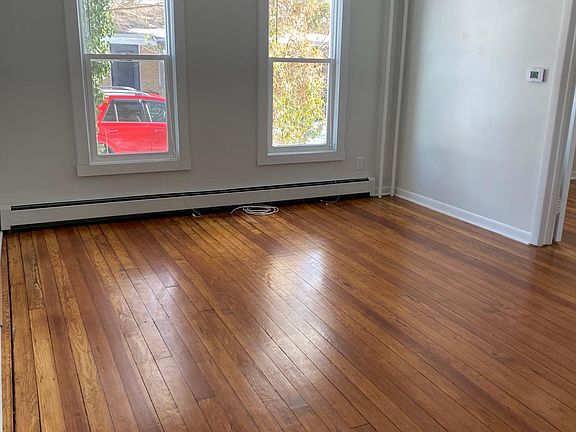 3rd image of 612 Winchester Ave