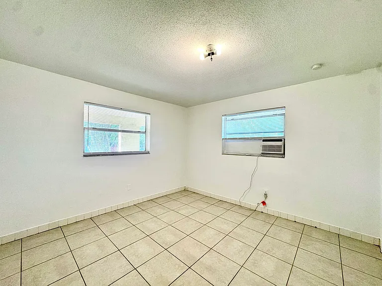411 SE 23rd Ave #B — Photo 10