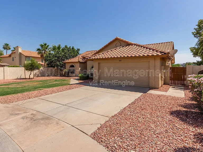 2381 W Redwood Dr — Photo 3