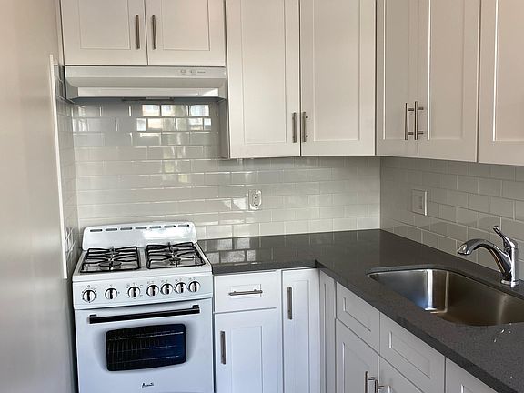 2nd image of 2890 Leeward Ave #103