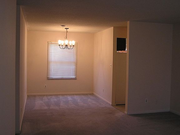 2nd image of 402 N Beadle Dr