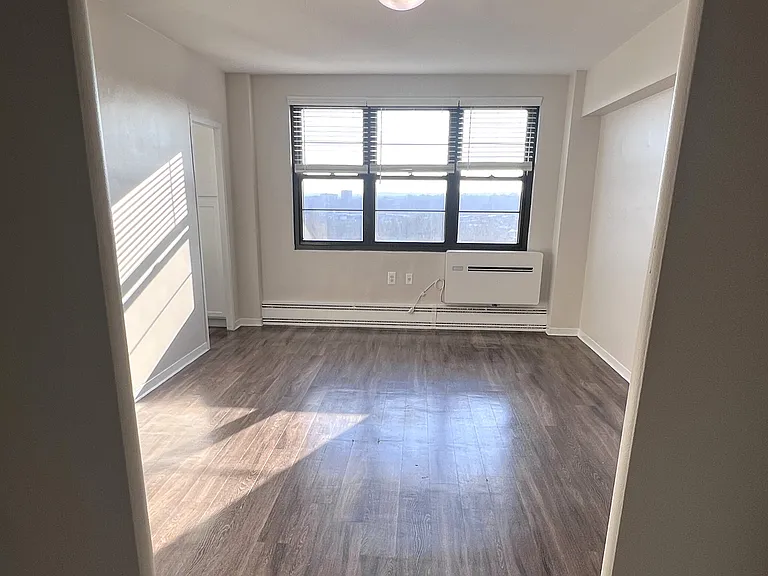 Broadview Apartments — Photo 53