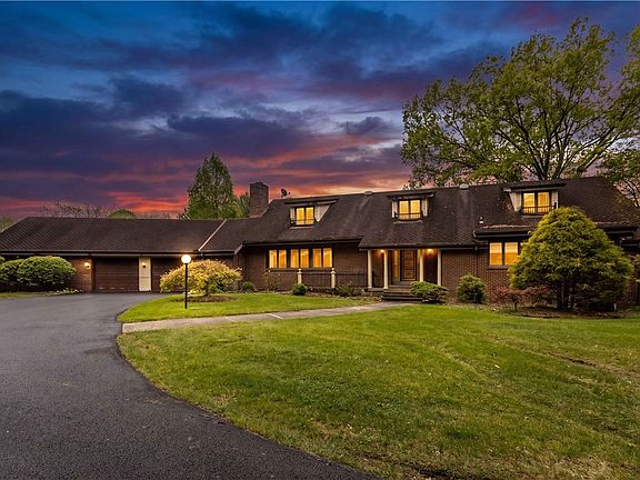 2nd image of 4437 Twin Oaks Dr