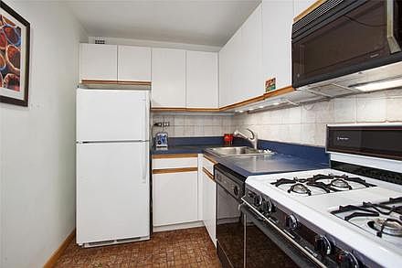4th image of 230 E 15th St APT 12E