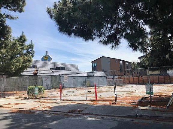 5th image of 120 El Camino Real