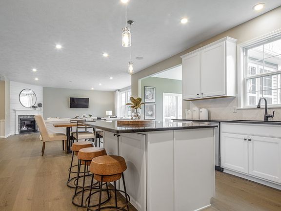 Chef s Kitchen with Large Island