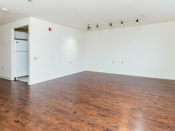 4th image of 23 Water Grant St APT 7I