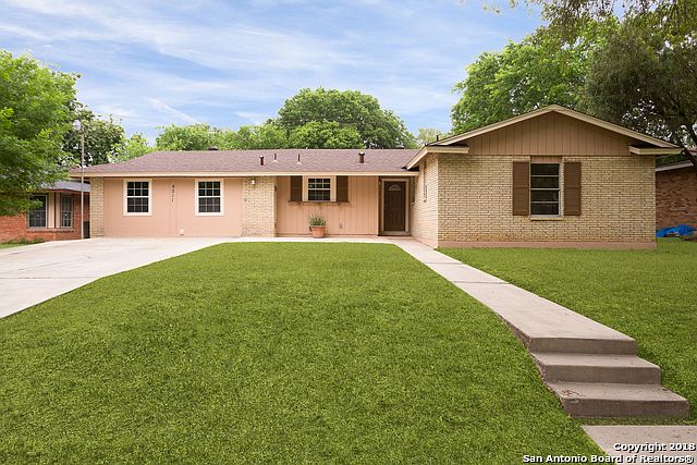 1st image of 4511 Hollyridge Dr